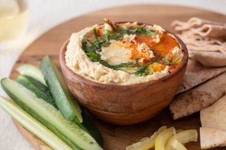 Φτιάξτε χούμους στο σπίτι και εντυπωσιάστε τους καλεσμένους σας!