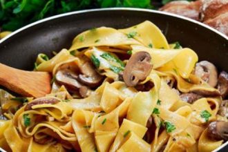 Λαχταριστές παπαρδέλες με μανιτάρια στον φούρνο