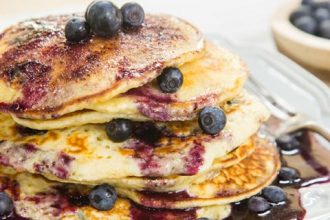 Pancakes με μαρμελάδα μούρο