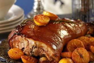 Χοιρινό στο φούρνο μαριναρισμένο με χυμό από ρόδι και πετιμέζι