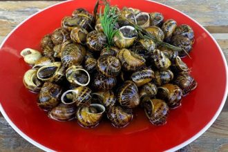 Παραδοσιακή κρητική συνταγή: Χοχλιοί μπουρμπουριστοί