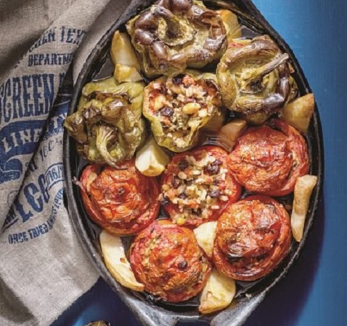 Γεμιστά της Μεσογείου με κουκουνάρια και αμύγδαλα