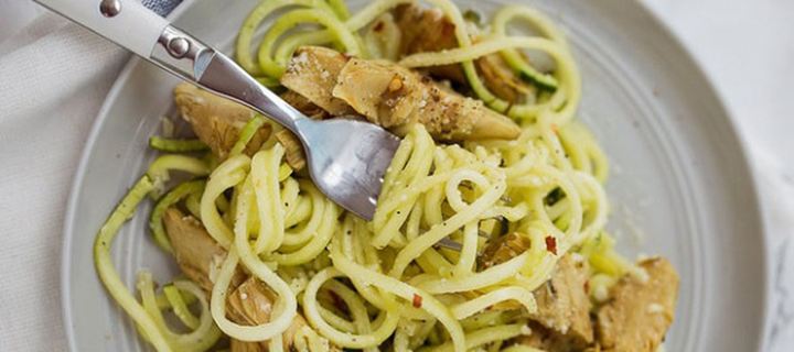 Ζυμαρικά με λεμόνι, κολοκυθάκια και ψητές αγκινάρες