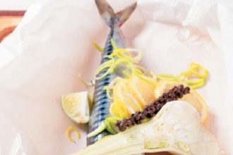 Σκουμπρί με φινόκιο, λεμόνι, λάιμ, κρεμμυδάκι και σκόρδο