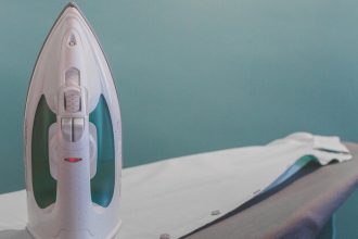 Kαθάρισε μόνη σου εύκολα και απλά το σίδερο ατμού που έχεις στο σπίτι