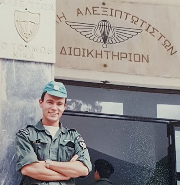 Αλεξιπτωτιστές και...αλεξιπτωτιστές !