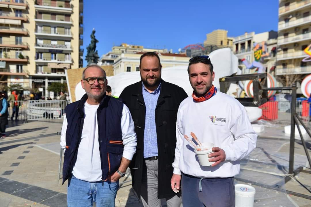 Ο Βασίλης Αϊβαλής με την Καρναβαλική Ακαδημία