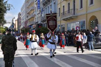 Χειροκροτήθηκε ο Παγκαλαβρυτινός Σύλλογος στην παρέλαση της 25ης Μαρτίου ΦΩΤΟ