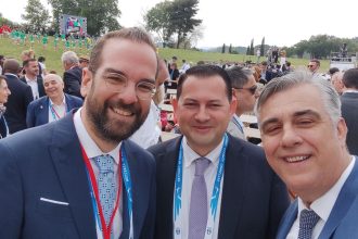 Ο Θ. Βασιλόπουλος στην Αφή της Ολυμπιακής Φλόγας (ΦΩΤΟ)