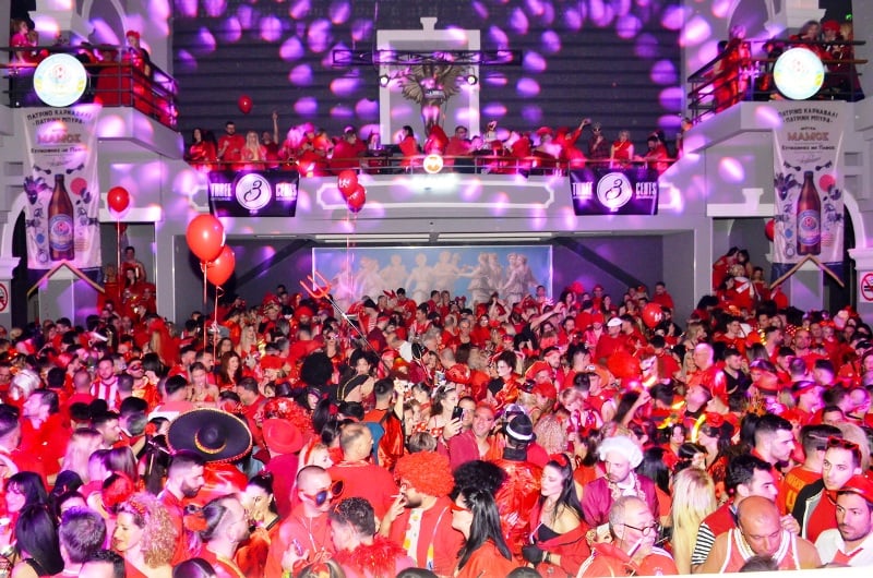 Απίστευτη κοσμοσυρροή και κέφι στον «Κόκκινο Χορό» (ΦΩΤΟ)