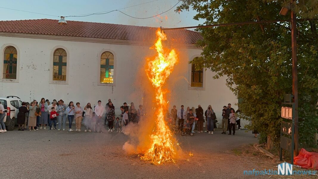 Δυτ. Ελλάδα: Αναβίωσαν τα έθιμα των εικονισμάτων και το κάψιμο του Ιούδα (ΦΩΤΟ - ΒΙΝΤΕΟ)