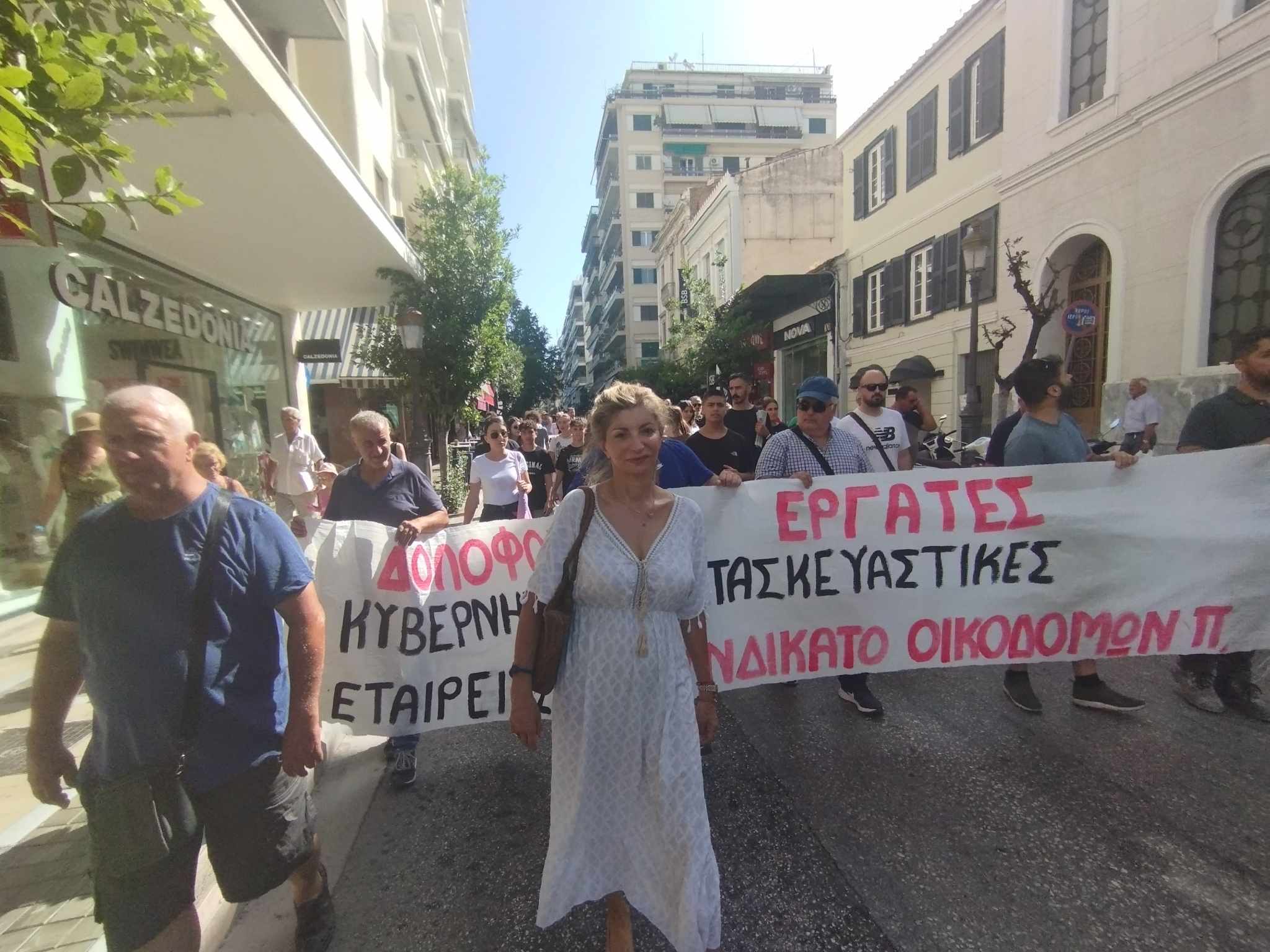Στην συγκέντρωση για την κατάρρευση της γέφυρας η Βίβιαν Σαμούρη