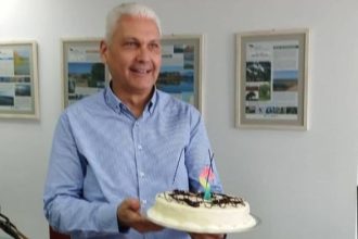 Τούρτα έκπληξη για τον Φωκίωνα Ζαΐμη