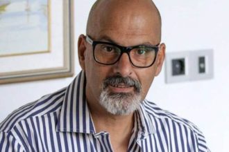 Γιατί ο Χαράλαμπος Μπονάνος "ενώνει" την φωνή του με τον Πρύτανη