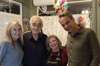 Μητσοτάκης: Σε εστιατόριο της Δραπετσώνας δείπνησε το βράδυ του Σαββάτου με τη σύζυγό του