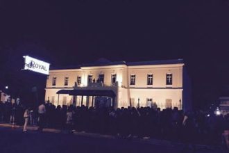 "Ουρά" για την Ελεονώρα