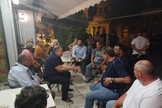 Η συγκέντρωση του υποψηφίου δημοτικού συμβούλου Θανάση Παπανδρεόπουλου με τον συνδυασμό του Κώστα Σβόλη