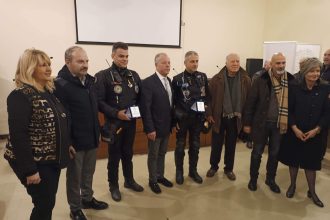 Πάτρα: Ο Εμπορικός σύλλογος έκοψε την πίτα του και βράβευσε τους δύο μοτοσυκλεστικές - διασώστες ΦΩΤΟ