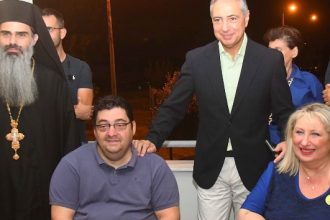 Γιάννης Καρβέλης: “Γνωρίζετε ότι πάντα η πόρτα του γραφείου μου είναι ανοιχτή για εσάς”