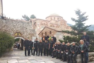"Ξένοιαστοι καβαλάρηδες" από Πάτρα προσκύνησαν στο Μουσείο Θυμάτων Διστόμου και στον Όσιο Λουκά!