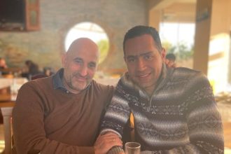 Δουζδαμπάνης - Τζουβελέκης: Δύο γιατροί στέλνουν μήνυμα κατά του κορονοϊού