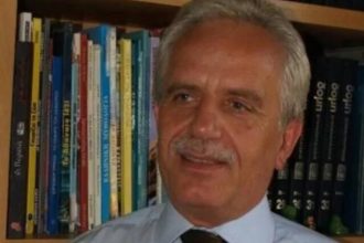 Η οικογένεια Π. Θεοδωρόπουλου αποχαιρετά τον Θανάση Κυριακόπουλο