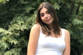 Χαρές και κεράσματα στο γραφείο του Ιάσονα Φωτήλα