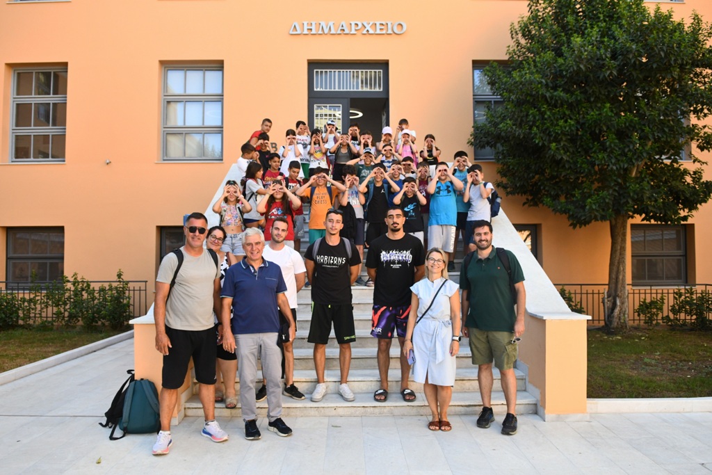 Τα παιδιά των κατασκηνώσεων του Δήμου Πατρέων στην έκθεση «Ολυμπιονίκης Νίκος Ανδριακόπουλος»