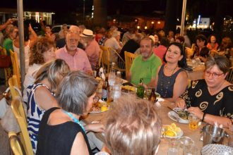 Ψυχαγωγική βραδιά με την Κοινο_Τοπία στην παραλία του Ρίου