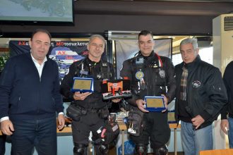 Τιμητική βράβευση για τους μοτοσυκλετιστές του ΕΚΑΒ Τάκη Μικέ και Χρύσανθο Φωτακόπουλο ΦΩΤΟ