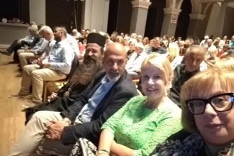 Ο Χαράλαμπος Μπονάνος απόλαυσε τους αστυνομικούς στο... σανίδι