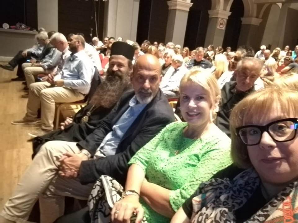 Ο Χαράλαμπος Μπονάνος απόλαυσε τους αστυνομικούς στο... σανίδι