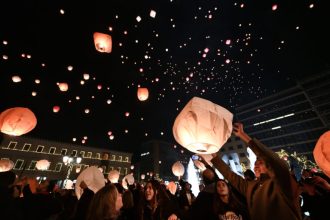 Ο ουρανός της Πάτρας απόψε θα γεμίσει με φαναράκια ευχών