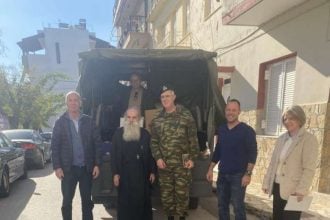 O Χαράλαμπος Μπονάνος στην περιφορά Επιταφίων