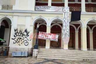 Πάτρα: Η ...κατάντια του θεάτρου Απόλλων