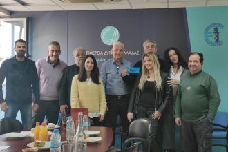 Κοπή πίτας στο γραφείο του Αντιπεριφερειάρχη Φωκίωνα Ζαΐμη (ΦΩΤΟ)