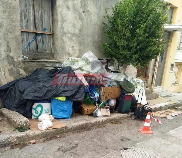 Πάτρα: Γυναίκα ζει στο δρόμο κάτω από άθλιες συνθήκες - Οι κάτοικοι ζητούν παρέμβαση εισαγγελέα