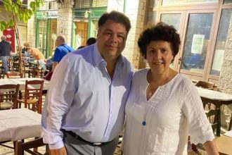 Η Αθηνά Τραχήλη με τον αμερικανό πρέσβη στη Ναύπακτο