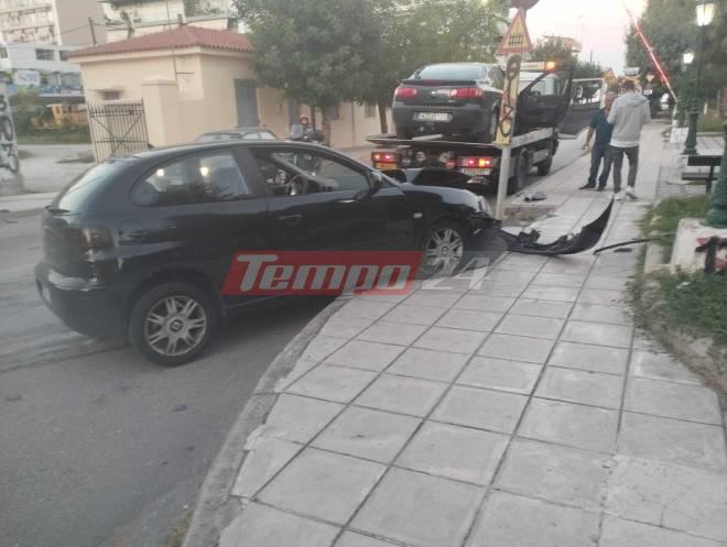 Πάτρα: Σφοδρό τροχαίο νωρίς το πρωΐ - Το ένα ΙΧ "ανέβηκε" στην πλατεία! ΦΩΤΟ