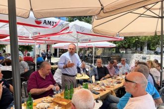 Εποικοδομητική συνάντηση του Θέμη Μπάκα στα Προσφυγικά, με μέλη του ΣΥΡΙΖΑ