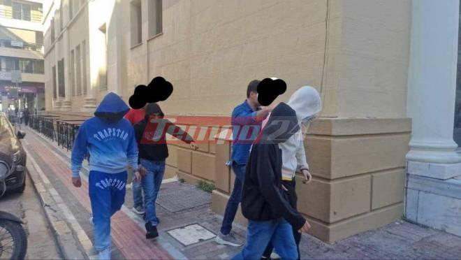 Πάτρα: Στα Δικαστήρια οι συλληφθέντες για τη διακίνηση ναρκωτικών σε σχολεία ΦΩΤΟ