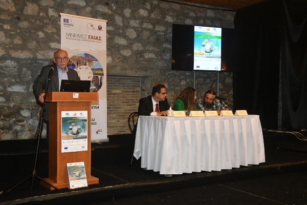 Ο Αντιδήμαρχος Νίκος Ασπράγκαθος στην έκθεση "Μνήμες γαίας"