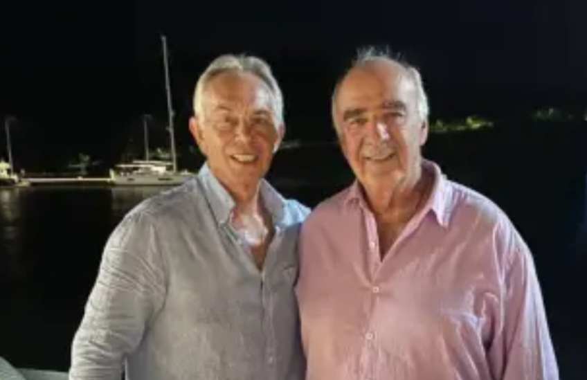 O πρώην πρωθυπουργός της Μεγάλης Βρετανίας Τόνι Μπλερ τετ α τετ με Μεϊμαράκη στην Ερμιόνη Αργολίδας