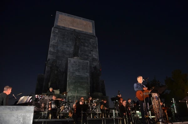 Συναυλία Γιώργου Νταλάρα στην Αγία Λαύρα