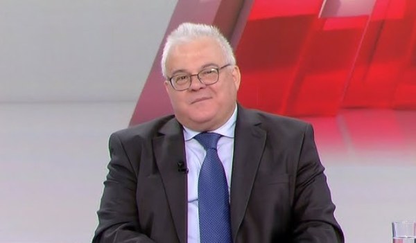 Το «κόκκινο περιστέρι» ξεπουπουλιάζεται
