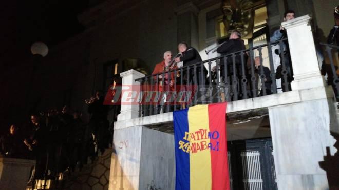 Πάτρα: Γλέντι και δρώμενα δρόμου υπό βροχή - Ο Πρόεδρος της Άνω Πόλης ο Καραγκιόζης - ΦΩΤΟ - ΒΙΝΤΕΟ