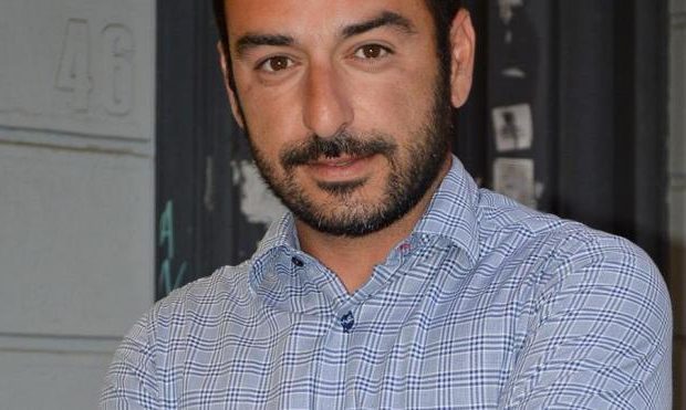 Είμαστε παιδιά ενός κατώτερου θεού ή απλά δεν έχουμε «βύσμα»