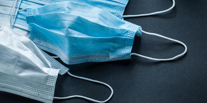 Κορωνοϊός: Δείτε με ποιον τρόπο να φορέσετε μια μάσκα προσώπου σωστά