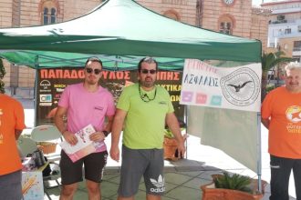 Αίγιο: Βοήθεια σε άπορες οικογένειες από τον Εμπορικό Σύλλογο και "Το Φωτεινό Αστέρι"