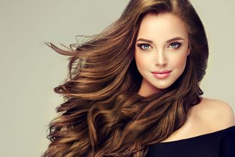 Τροφές πλούσιες σε βιοτίνη για δυνατά μαλλιά και νύχια